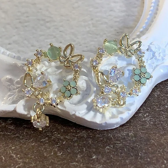 18k gold diamond butterfly earrings - Picture 4 of 8